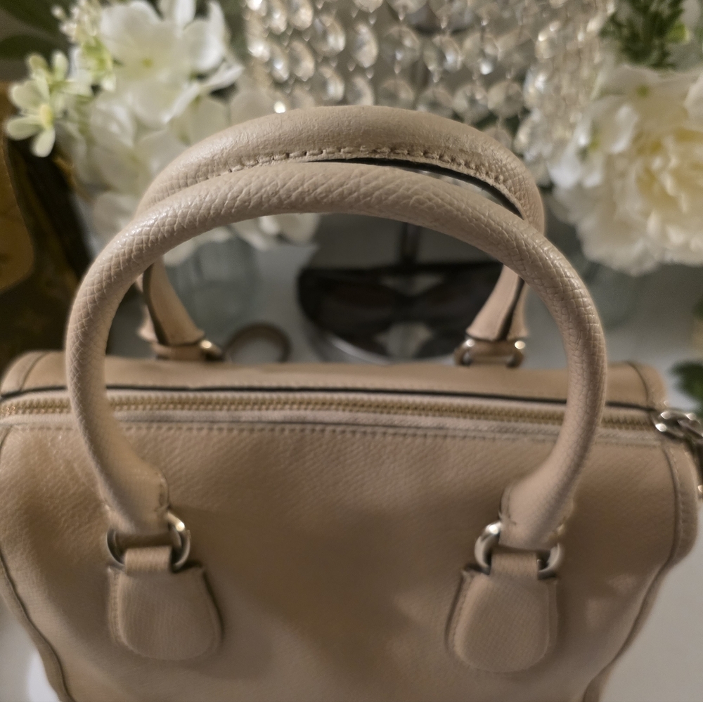 Coach Tan Leather Shoulder Bag with Signature Pouch See Pic 2 For Pouch - Picture 9 of 16
